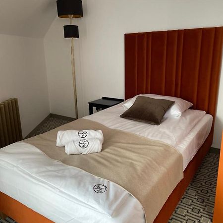 Kwarc Restauracja & Pokoje Hotelowe Susiec Bagian luar foto